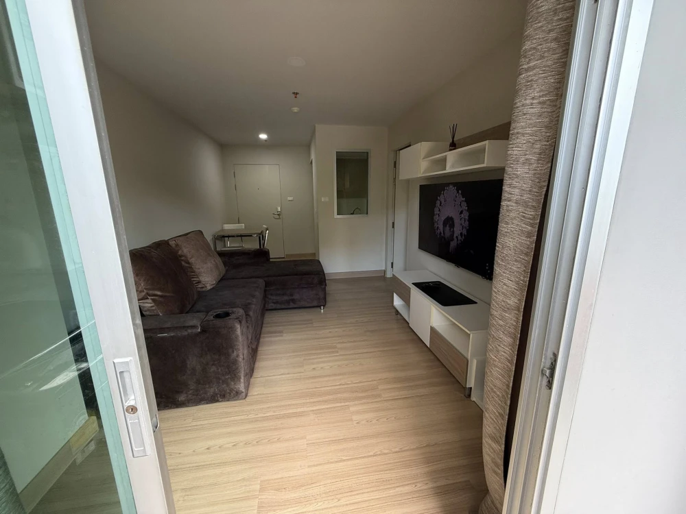 For rent: The Escape Condominium, Sukhumvit 101/1. Parking available behind the room. 1st floor. Feels like home. No need to wait for the elevator. Ve
