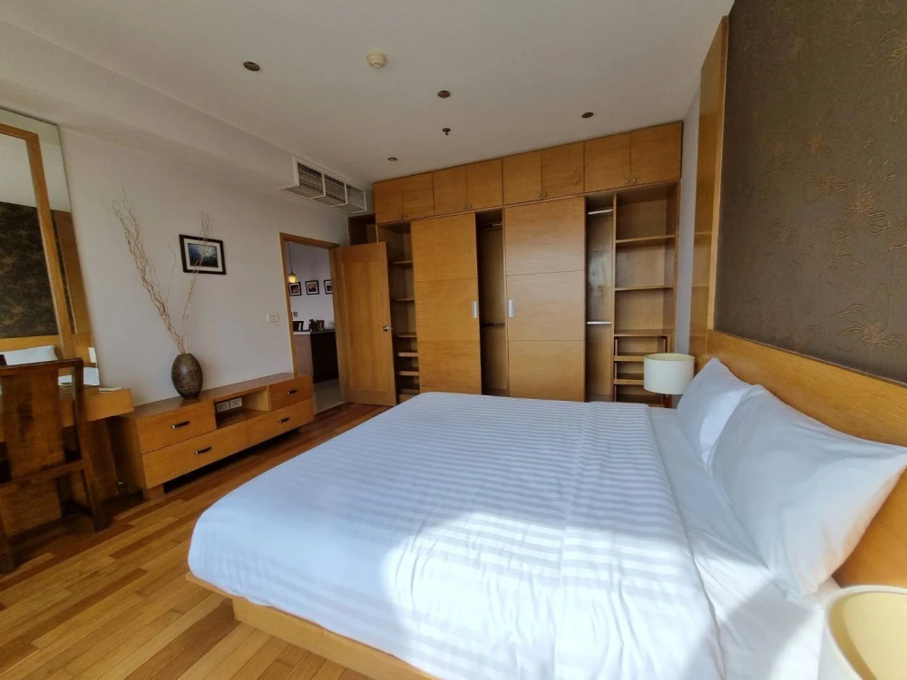 For rent!! The Emporio Place, 31st floor, river view, beautifully decorated room, ready to move in, convenient transportation, don't miss it!!