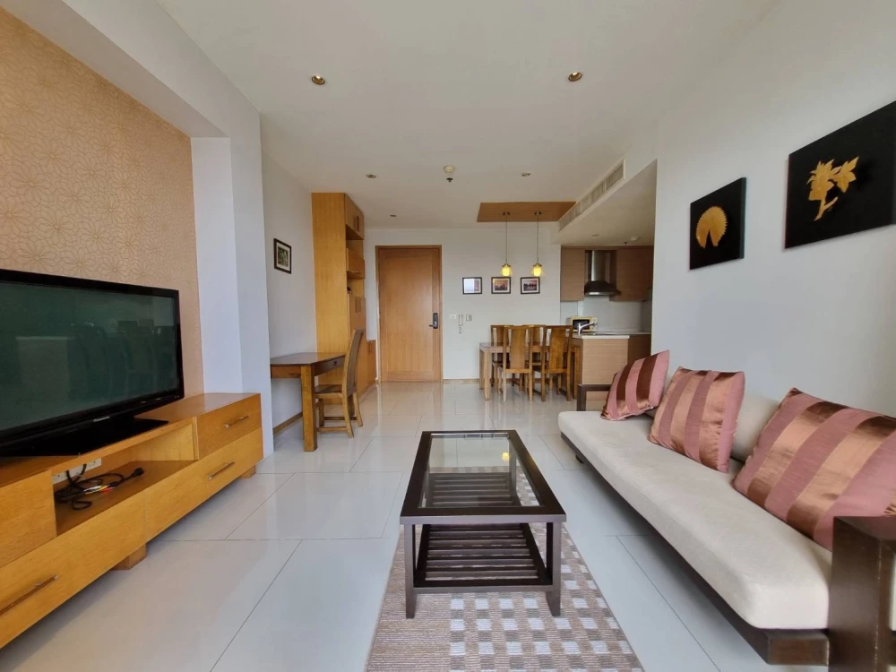 For rent!! The Emporio Place, 31st floor, river view, beautifully decorated room, ready to move in, convenient transportation, don't miss it!!