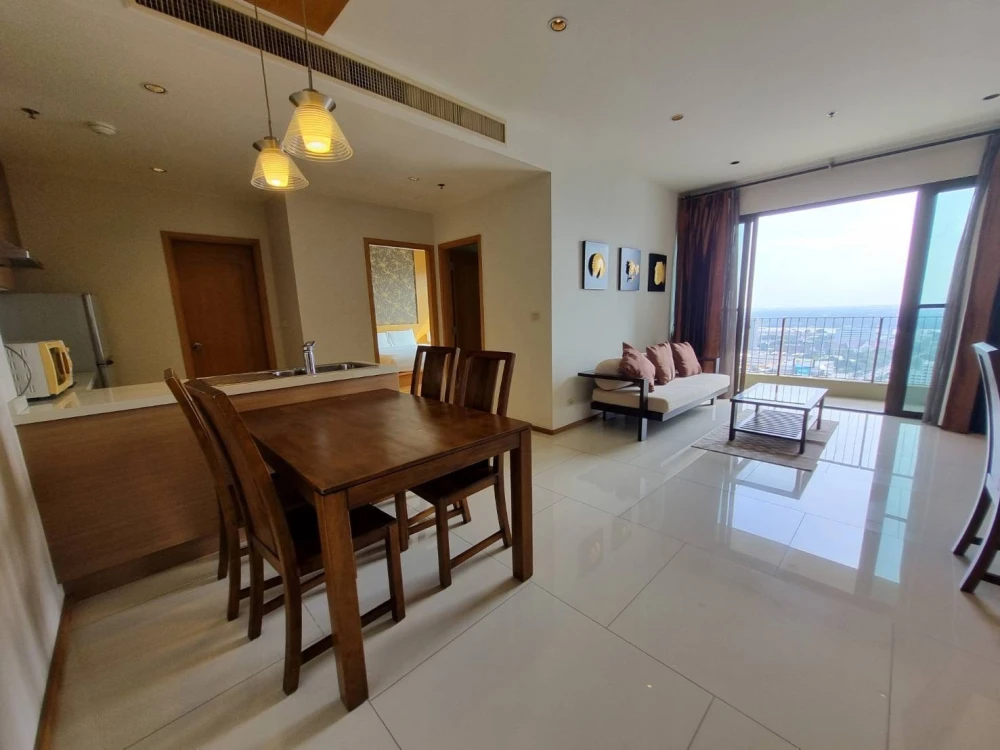 For rent!! The Emporio Place, 31st floor, river view, beautifully decorated room, ready to move in, convenient transportation, don't miss it!!