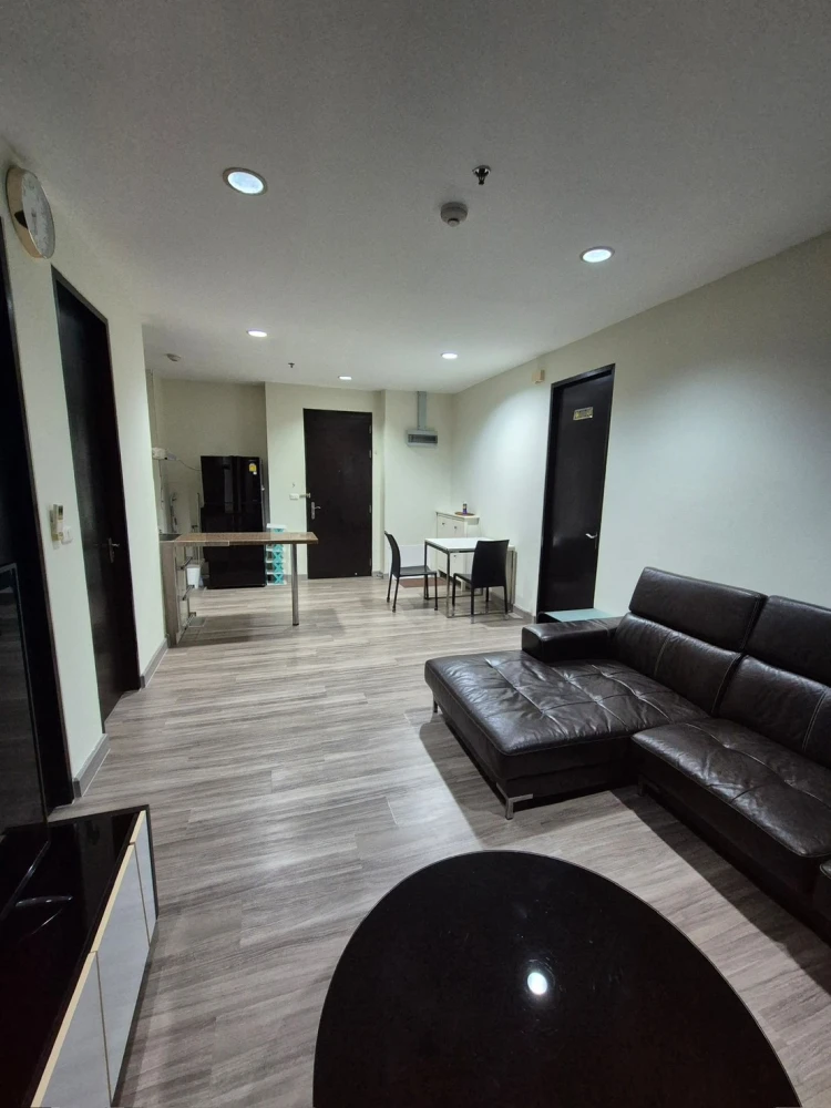 For rent: The Address Siam, very large room, fully furnished, complete with electrical appliances. Interested? Reserve now!