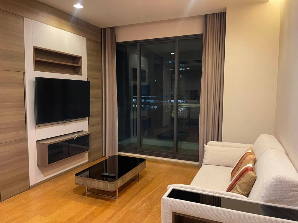 For rent: The Address Sathorn, prime location in Sathorn area, corner room, very private, at an affordable price. If you're late, you'll miss out.