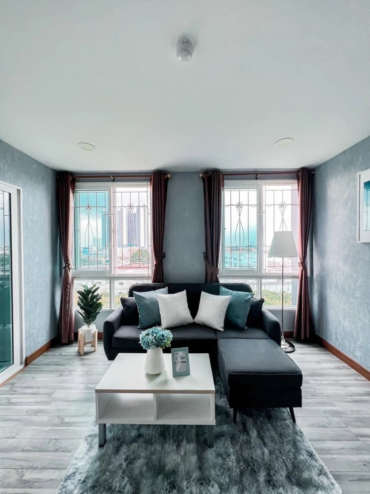 For rent: The Oscar Phetkasem 58, largest room size 35 sq m., with beautiful wallpaper throughout the room. Book now!
