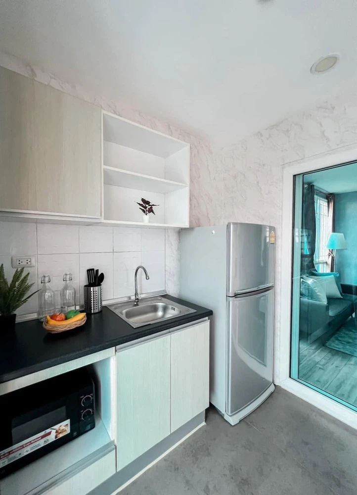 For rent: The Oscar Phetkasem 58, largest room size 35 sq m., with beautiful wallpaper throughout the room. Book now!
