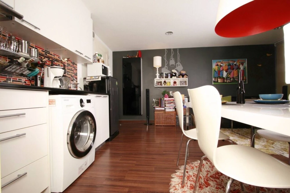 For rent: D 65 Condominium, 2nd floor, corner room, private, quiet, interested in booking now, don't wait.