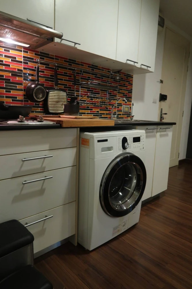 For rent: D 65 Condominium, 2nd floor, corner room, private, quiet, interested in booking now, don't wait.