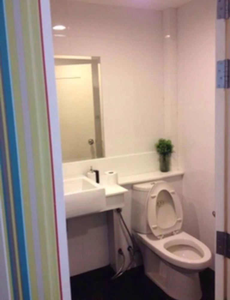 For rent: D 65 Condominium, 2nd floor, corner room, private, quiet, interested in booking now, don't wait.