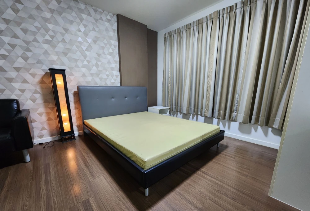 For rent!! D Condo Sathu Pradit 49, 1st floor, Building A, garden view, beautiful room, fully furnished, ready to move in. Don't miss it!!