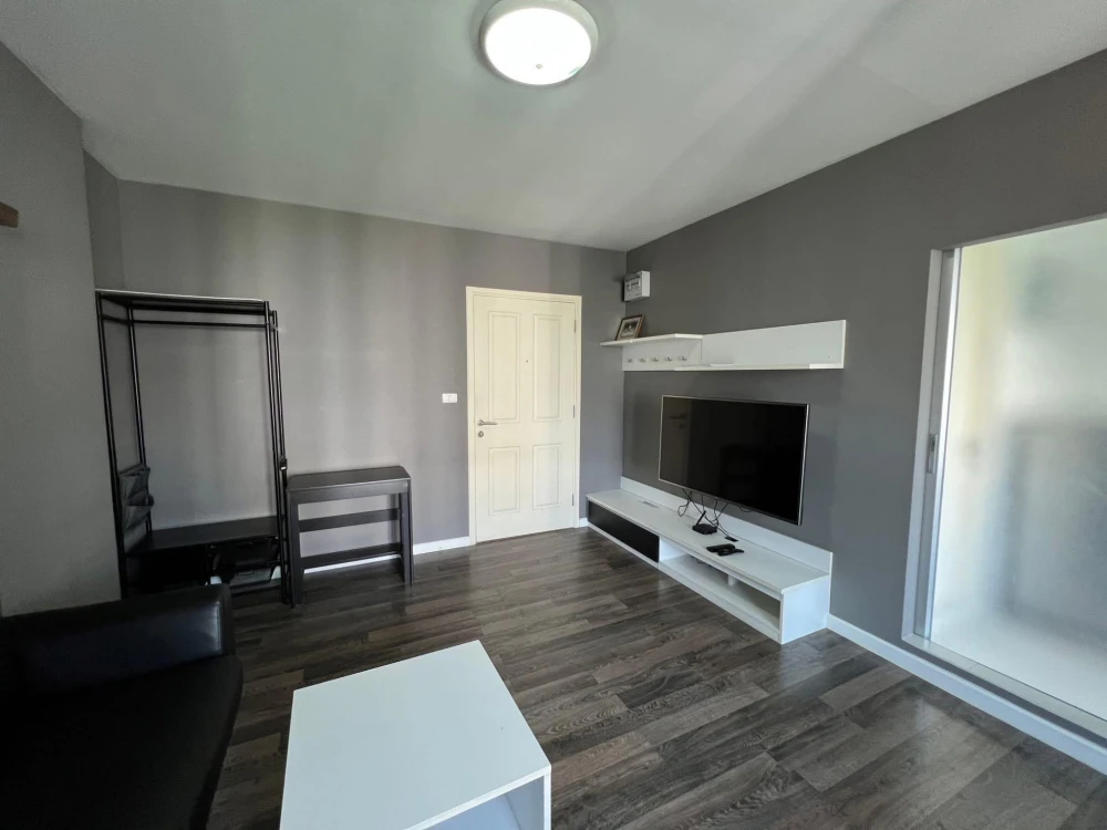For rent: D Condo Sukhumvit 109, Building B, 6th floor, pool view, fully furnished, just bring your bags and move in.