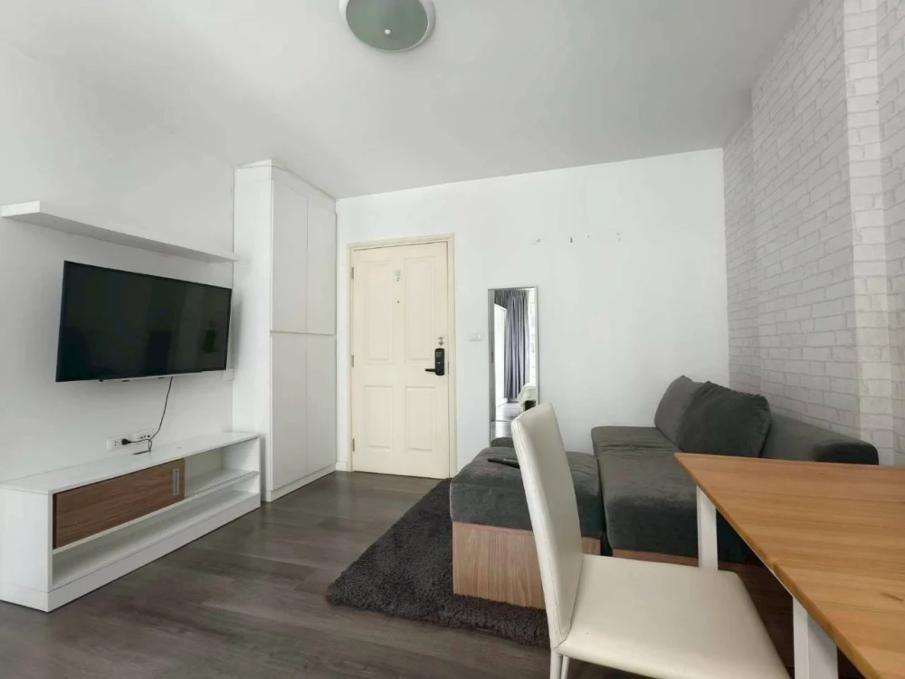 For rent: D Condo Campus Resort ABAC Bangna, 5th floor, Summer building (front side), fully furnished, ready to move in.