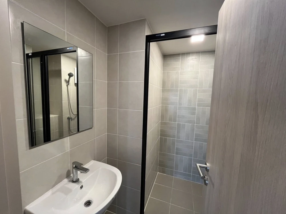 For rent: D Condo Shine Rangsit. Ready to move in, fully furnished with appliances. Book today! Don't miss this opportunity.