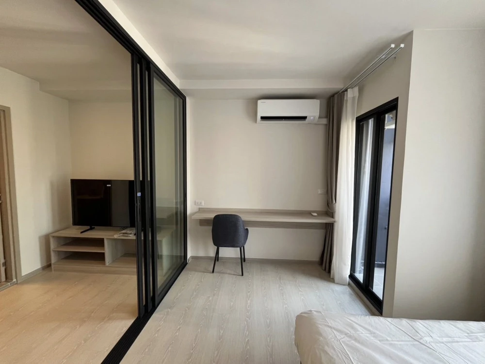 For rent: D Condo Shine Rangsit. Ready to move in, fully furnished with appliances. Book today! Don't miss this opportunity.
