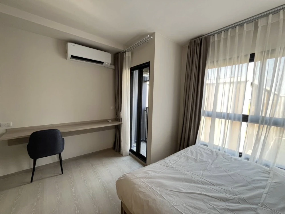 For rent: D Condo Shine Rangsit. Ready to move in, fully furnished with appliances. Book today! Don't miss this opportunity.
