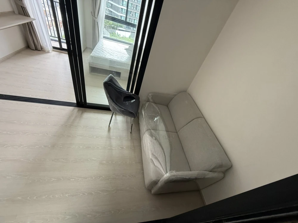 For rent: D Condo Shine Rangsit, Building 1, 6th floor, outside view, good location near Thammasat University, Rangsit. Hurry and reserve now!