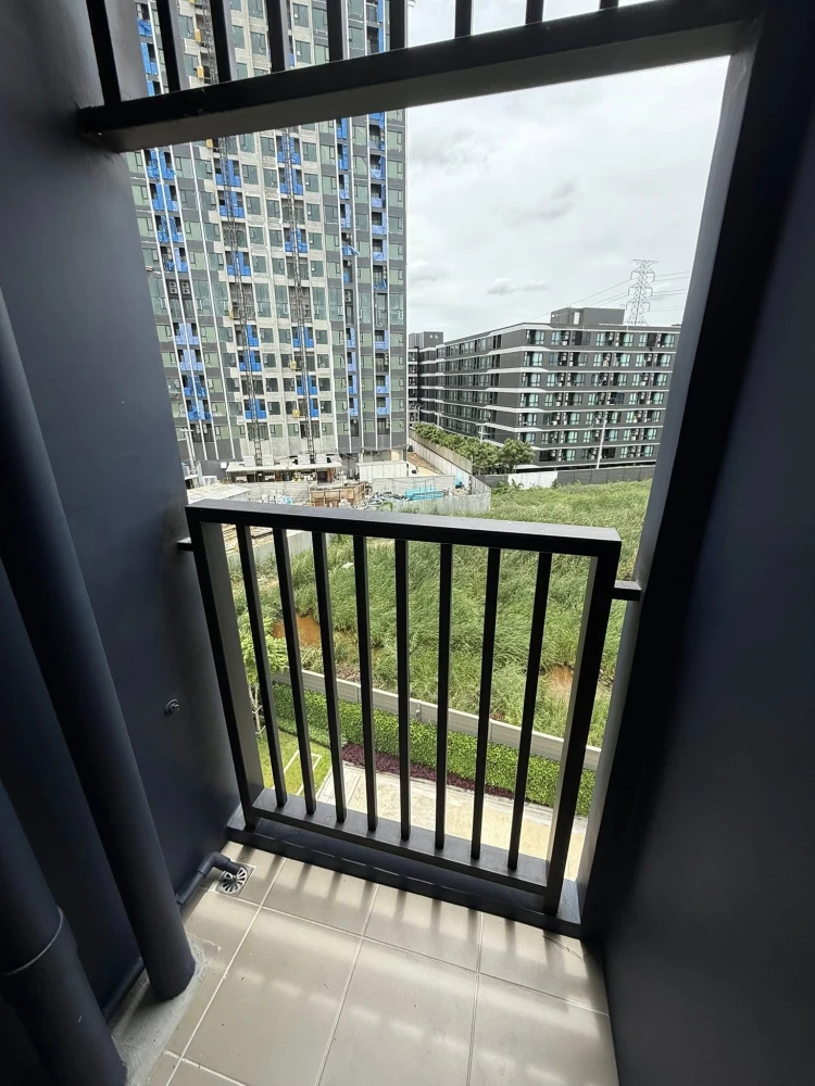 For rent: D Condo Shine Rangsit, Building 1, 6th floor, outside view, good location near Thammasat University, Rangsit. Hurry and reserve now!