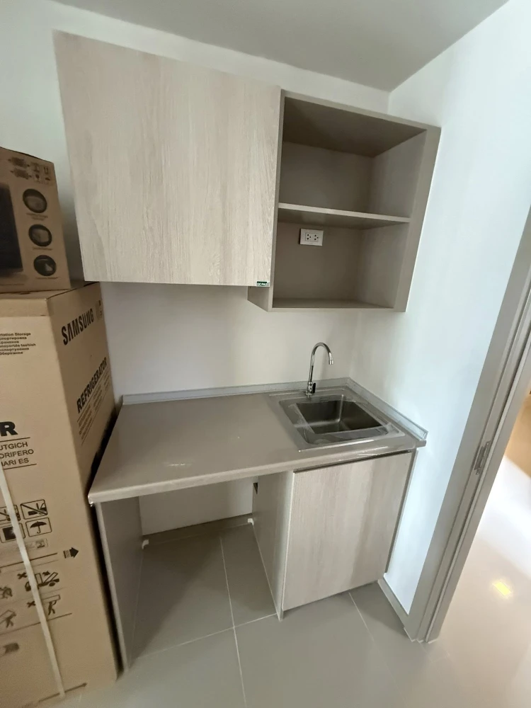 For rent: D Condo Shine Rangsit, Building 1, 6th floor, outside view, good location near Thammasat University, Rangsit. Hurry and reserve now!