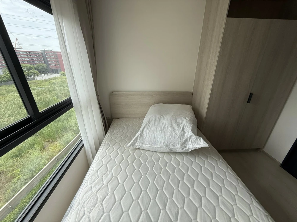 For rent: D Condo Shine Rangsit, Building 1, 6th floor, outside view, good location near Thammasat University, Rangsit. Hurry and reserve now!