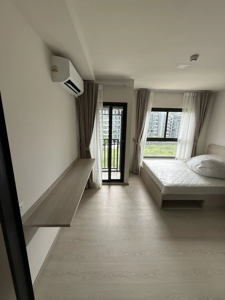 For rent: D Condo Shine Rangsit, Building 1, 6th floor, outside view, good location near Thammasat University, Rangsit. Hurry and reserve now!