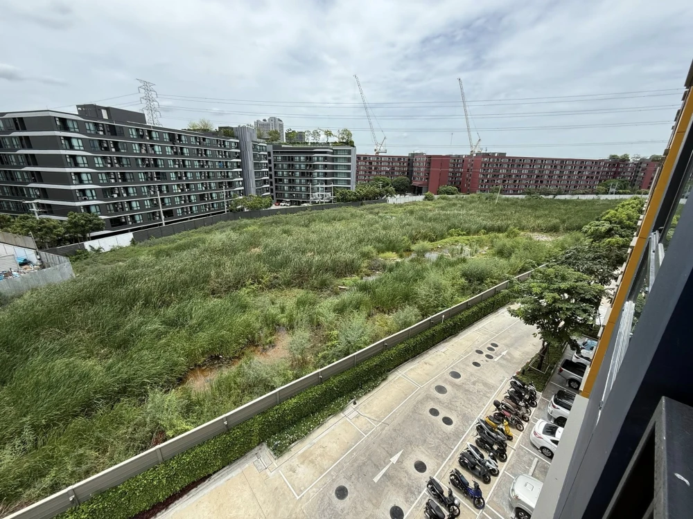 For rent: D Condo Shine Rangsit, Building 1, 6th floor, outside view, good location near Thammasat University, Rangsit. Hurry and reserve now!