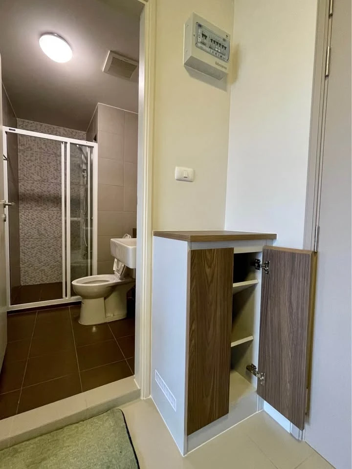 For rent: D Condo Bliss Sriracha, a nice room with complete facilities. Come and reserve it now. Don't miss out.