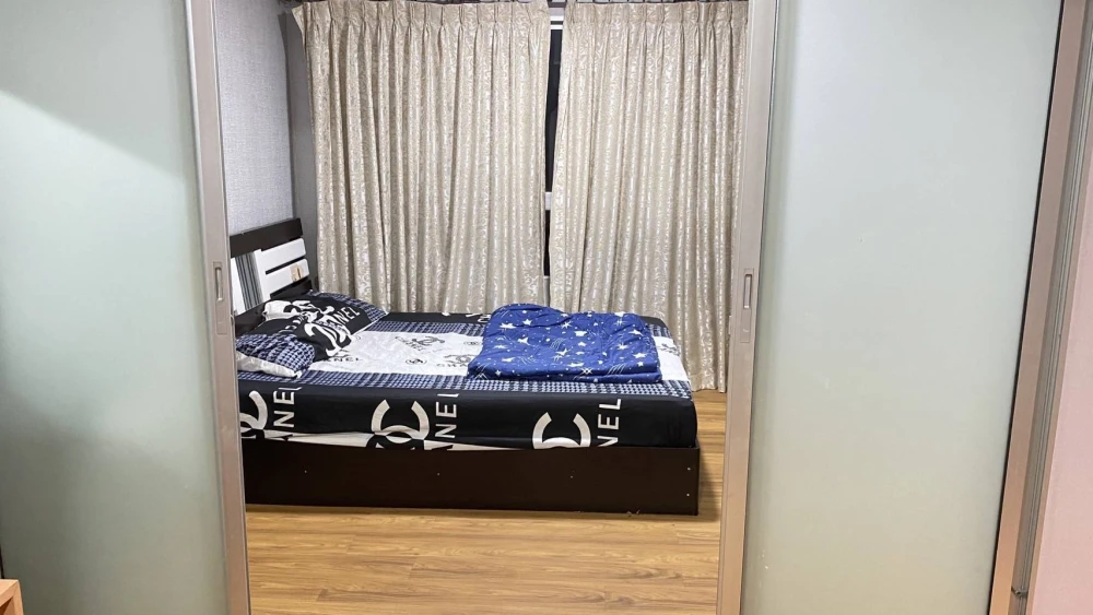 For rent: D Condo Ratchaprarop, Building F, 2nd floor, complete electrical appliances, washing machine available, very worth booking.