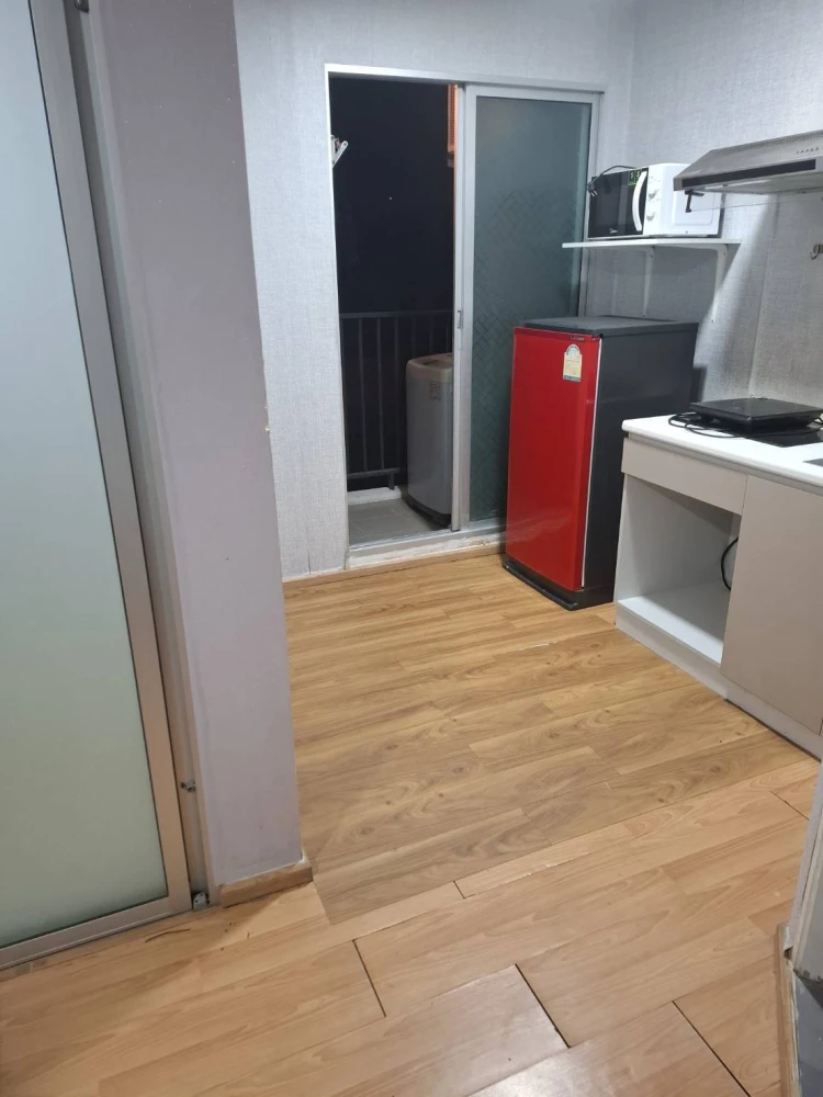 For rent: D Condo Ratchaprarop, Building F, 2nd floor, complete electrical appliances, washing machine available, very worth booking.