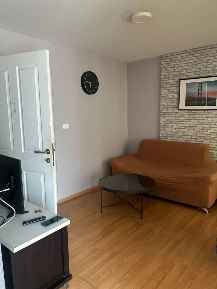 For rent: D Condo Ratchaprarop, Building F, 2nd floor, complete electrical appliances, washing machine available, very worth booking.