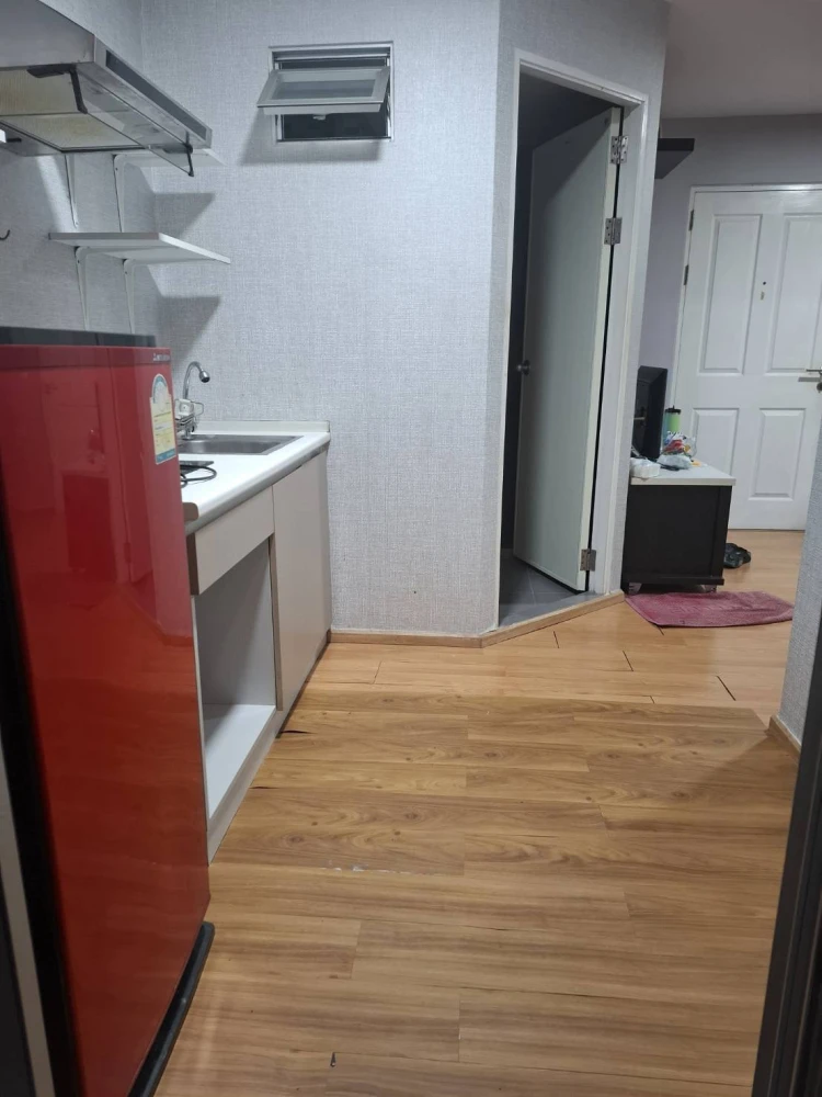 For rent: D Condo Ratchaprarop, Building F, 2nd floor, complete electrical appliances, washing machine available, very worth booking.