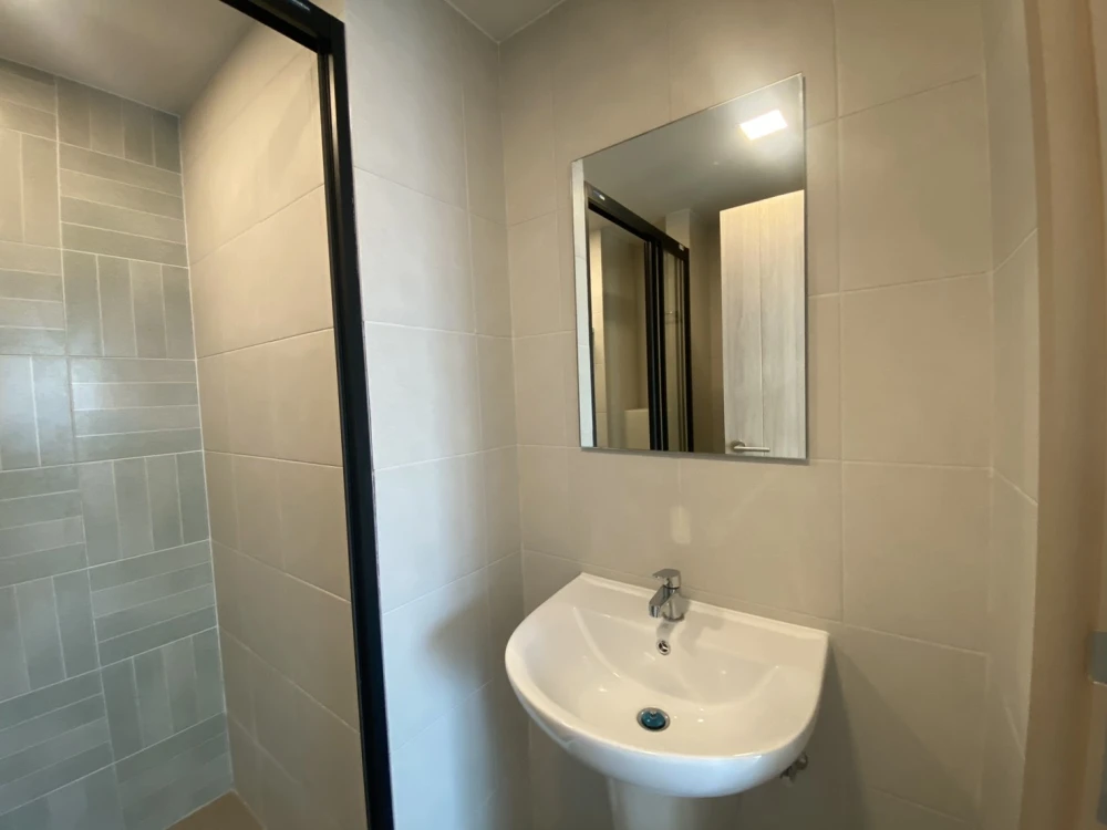 For rent: D Condo Ramkhamhaeng 40. Beautiful, luxurious, and comfortable. Book now!!