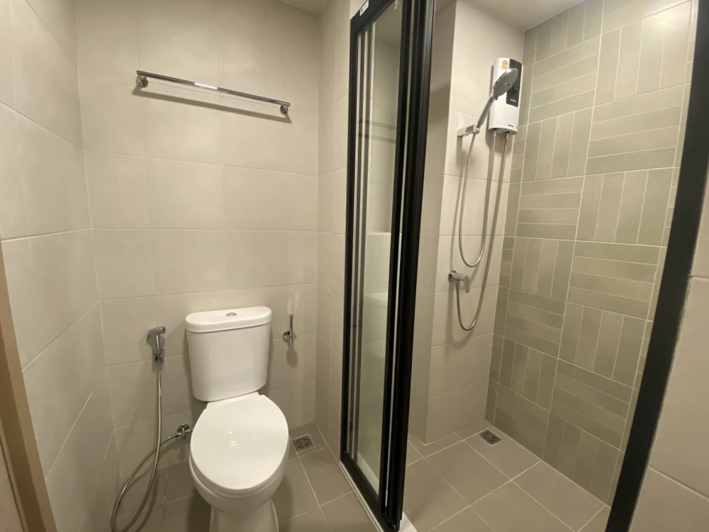 For rent: D Condo Ramkhamhaeng 40. Beautiful, luxurious, and comfortable. Book now!!