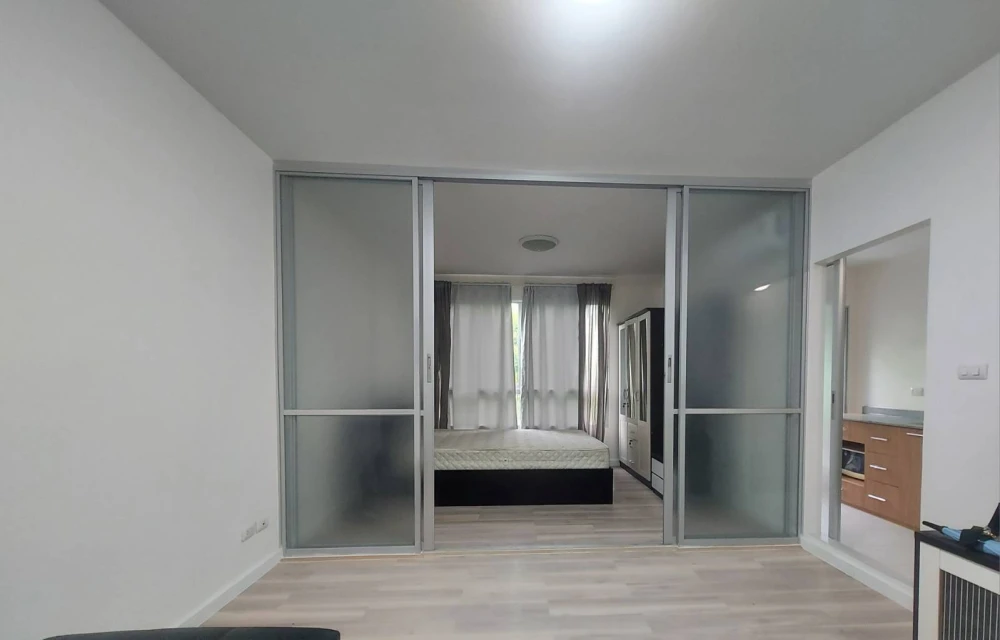 For rent!! D Condo Ramkhamhaeng 64, 3rd floor, Building A, with balcony, beautiful room, fully furnished, ready to move in, don't miss it!!