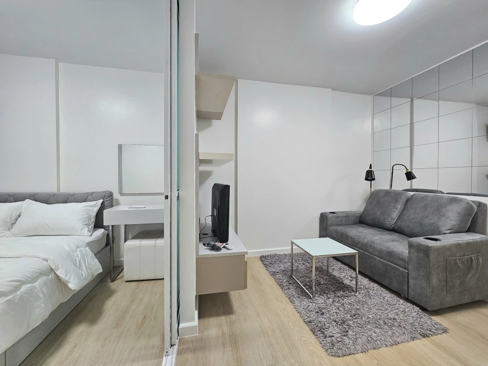 For rent: D Condo Ramkhamhaeng, fully furnished, electrical appliances included, just bring your bag and you can move in right away.