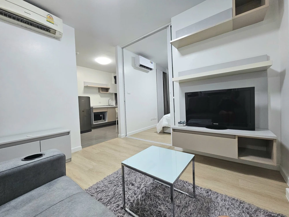 For rent: D Condo Ramkhamhaeng, fully furnished, electrical appliances included, just bring your bag and you can move in right away.