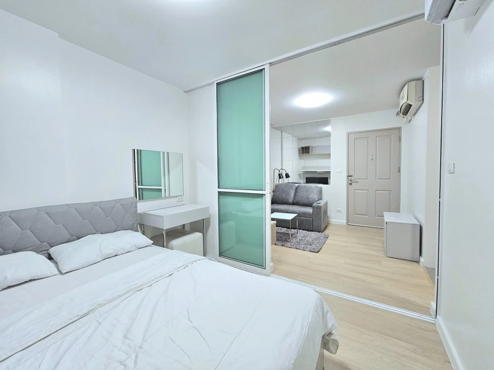For rent: D Condo Ramkhamhaeng, fully furnished, electrical appliances included, just bring your bag and you can move in right away.