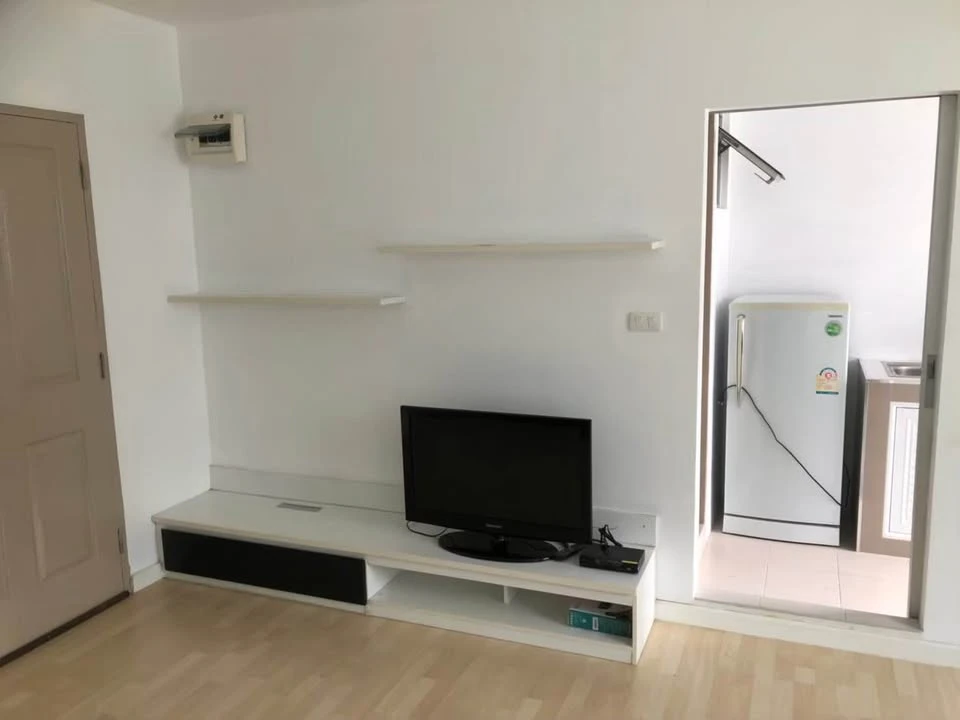 For rent: D Condo Ramintra, 6th floor, swimming pool view, quiet atmosphere, fully furnished, must book.