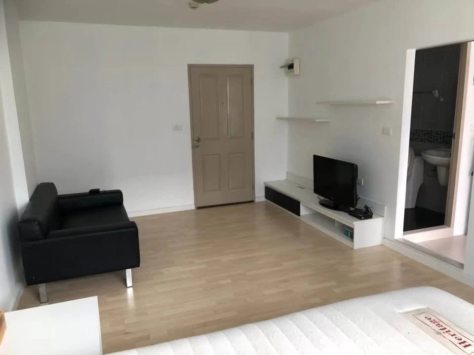For rent: D Condo Ramintra, 6th floor, swimming pool view, quiet atmosphere, fully furnished, must book.
