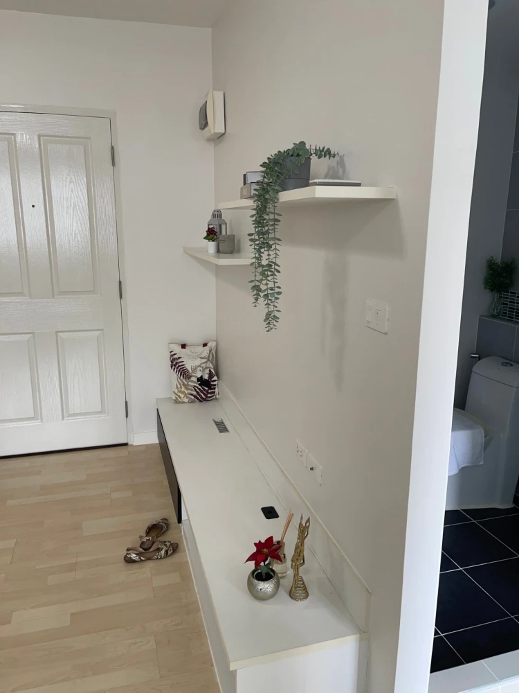For rent: D Condo Ramintra, beautifully decorated room, 6th floor, not too hot, swimming pool view, great price, if you don't book, you'll regret it.