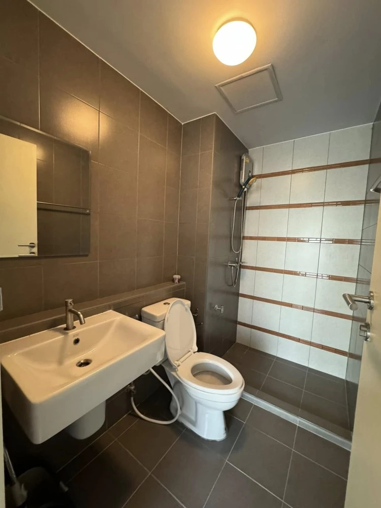 For rent: D Condo Campus Rangsit Phase 1, 7th floor, partitioned room, fully furnished, reserve now before it's gone.