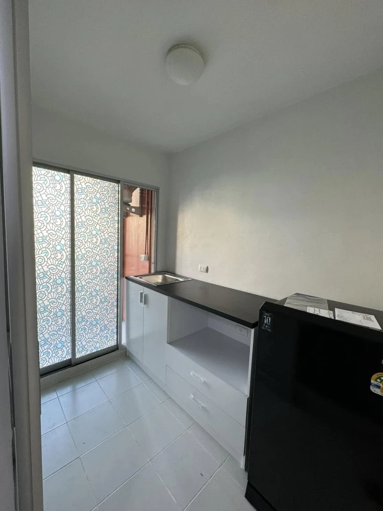 For rent: D Condo Campus Rangsit Phase 1, 7th floor, partitioned room, fully furnished, reserve now before it's gone.