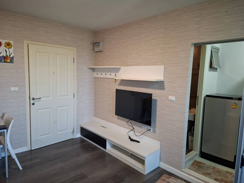 For rent: D Condo Campus Rangsit, Phase 1, Building C, 5th floor. Fully furnished with appliances, ready to move in.