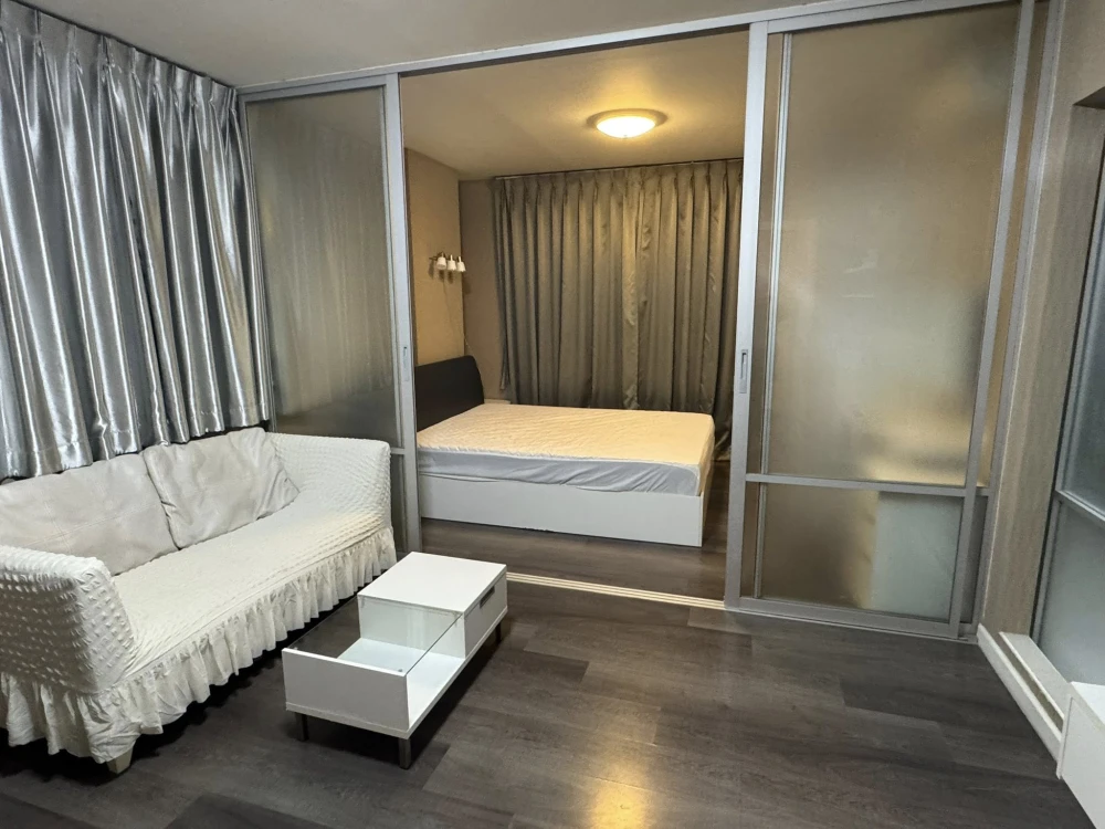 For rent: D Condo Campus Resort Bangsaen, a nice room, good location, 3rd floor, fully furnished, just bring your bags and move in!