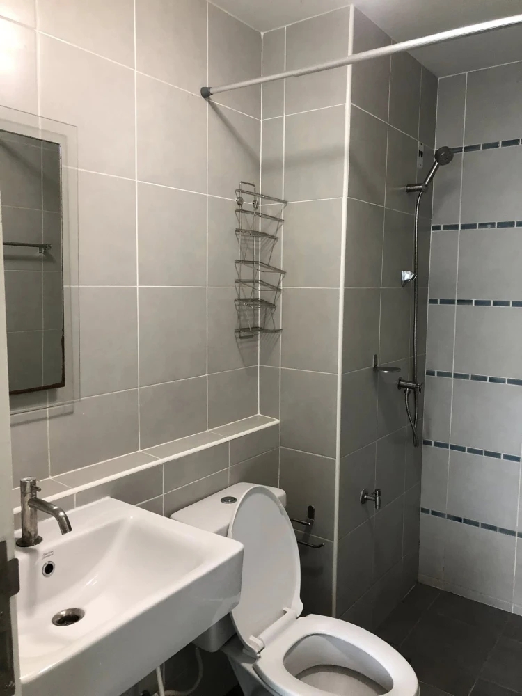 For rent: D Condo Campus Resort Bangsaen, a nice room, good location, 3rd floor, fully furnished, just bring your bags and move in!