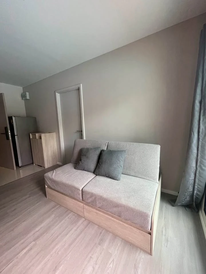 For rent: D Condo Hideaway Rangsit Phase 4, 1st floor, next to the swimming pool, giving a pool villa atmosphere. Just bring your belongings and move