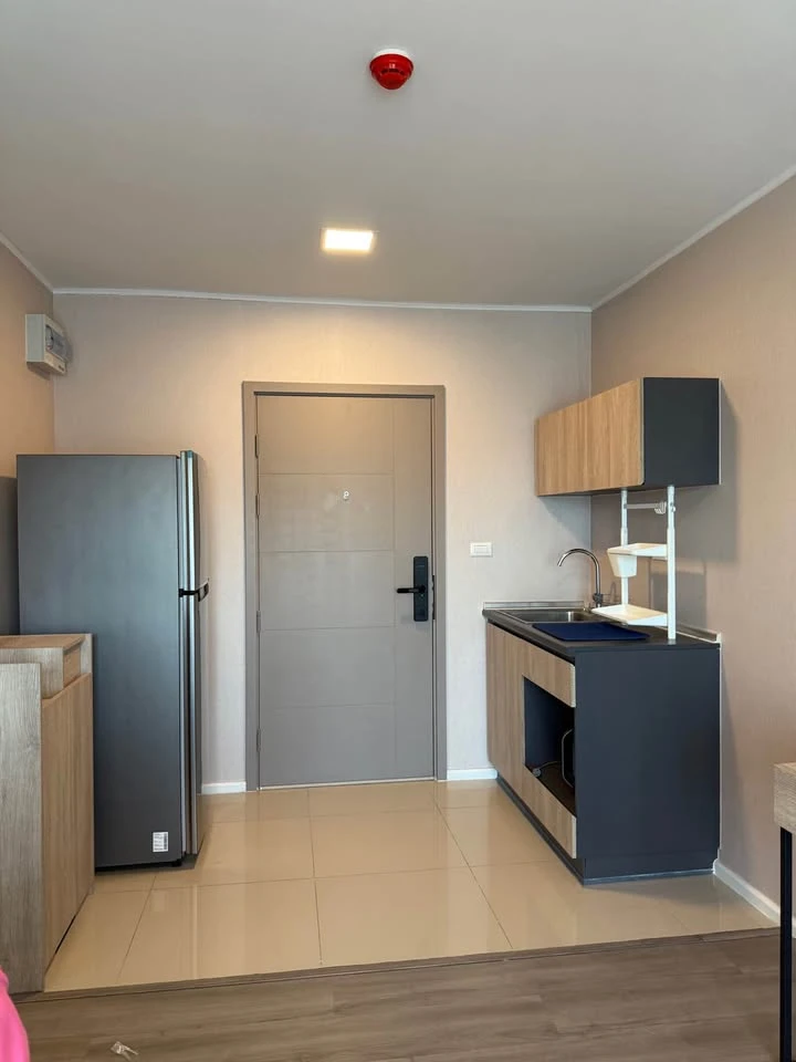 For rent: D Condo Hideaway Rangsit Phase 4, Building A, 8th floor, North facing, swimming pool view, complete with electrical appliances. Reserve now!