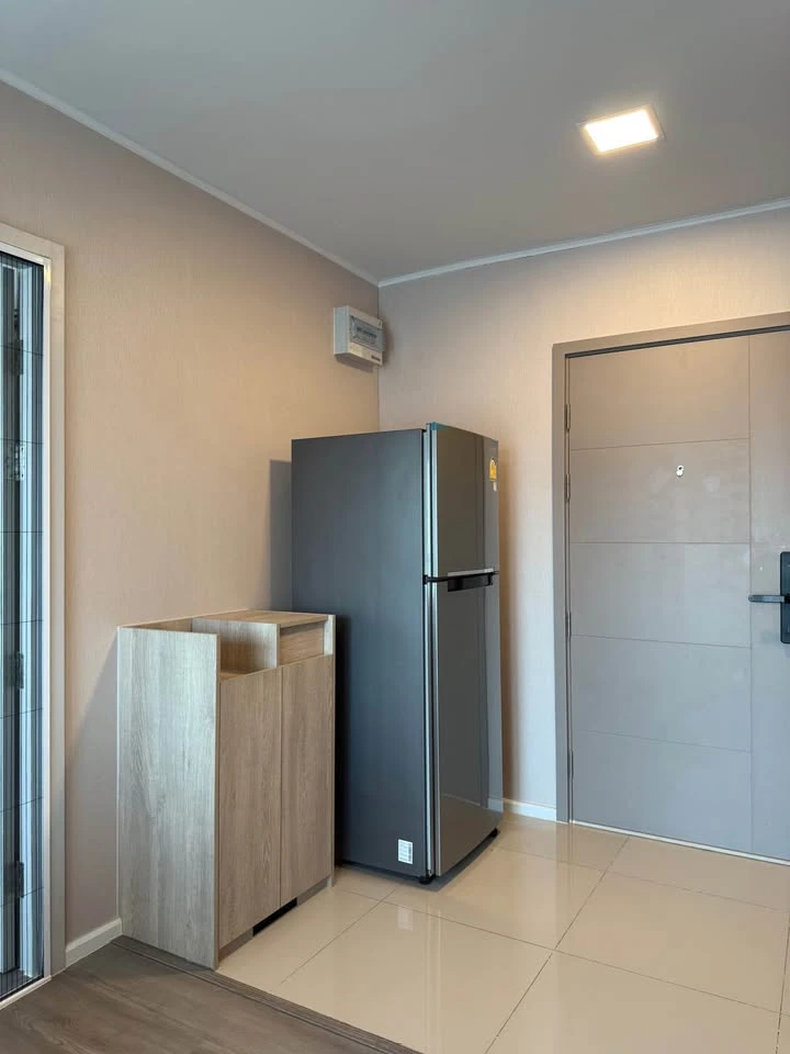 For rent: D Condo Hideaway Rangsit Phase 4, Building A, 8th floor, North facing, swimming pool view, complete with electrical appliances. Reserve now!