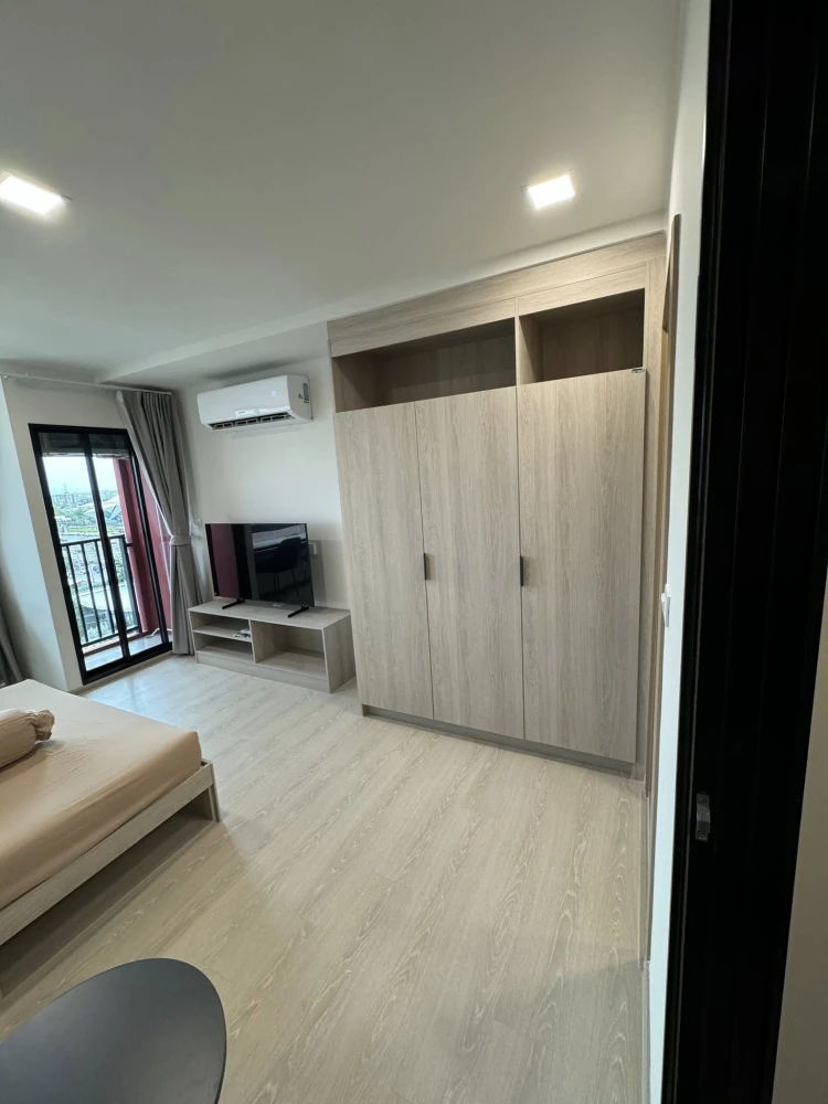 For rent: D Condo Hype Rangsit, 8th floor, fully furnished room with furniture and complete electrical appliances. Reserve now, urgently.