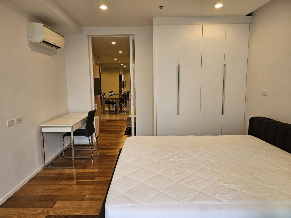 Urgent for rent !! Condo 15 Sukhumvit Residences, near BTS Asoke Nana, fully furnished, ready to move in, don't miss it !!