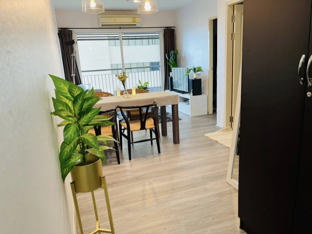 For rent urgently!! Condo Sim Vipha-Ladprao, corner room, fully furnished, near MRT Chatuchak, book now!!
