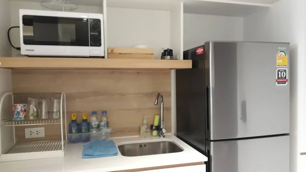 For rent: Triple Y Residence, opposite Chula fence, just walk across the zebra crossing. Fully furnished with built-in furniture. Hurry and book now.
