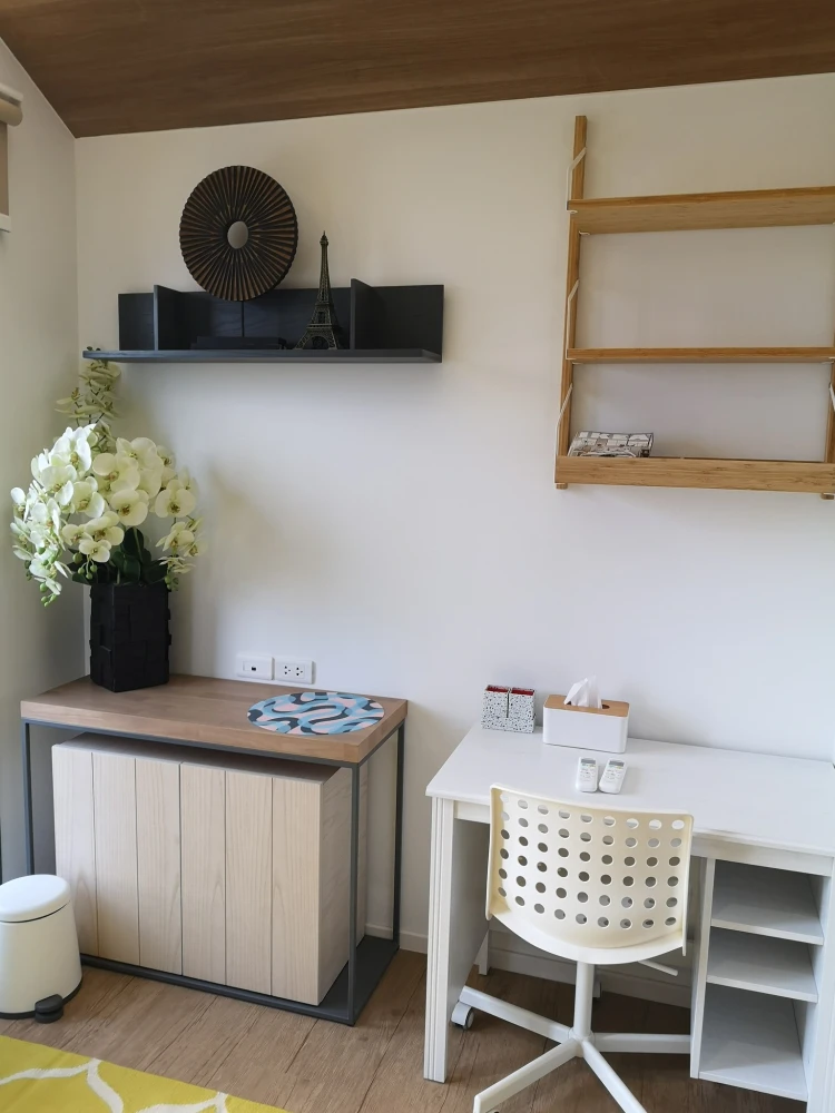 For rent: Triple Y Residence, opposite Chula fence, just walk across the zebra crossing. Fully furnished with built-in furniture. Hurry and book now.